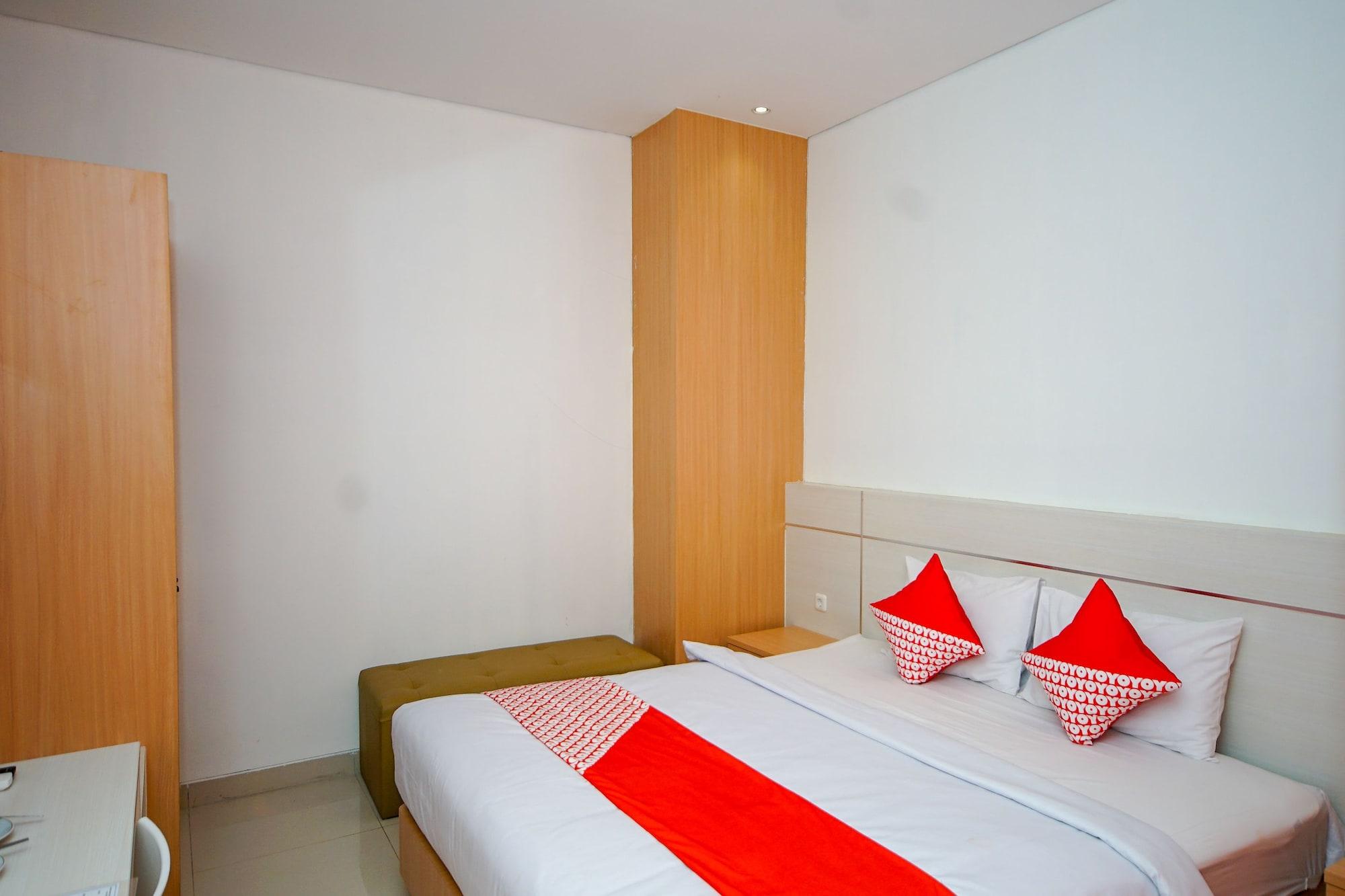 Oyo 344 Kr Hotel Palembang Exterior photo