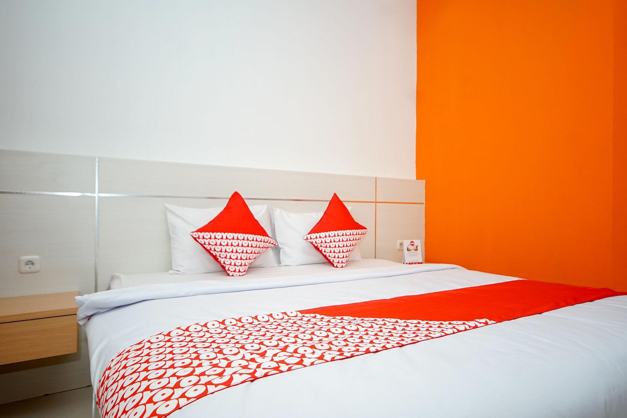 Oyo 344 Kr Hotel Palembang Exterior photo