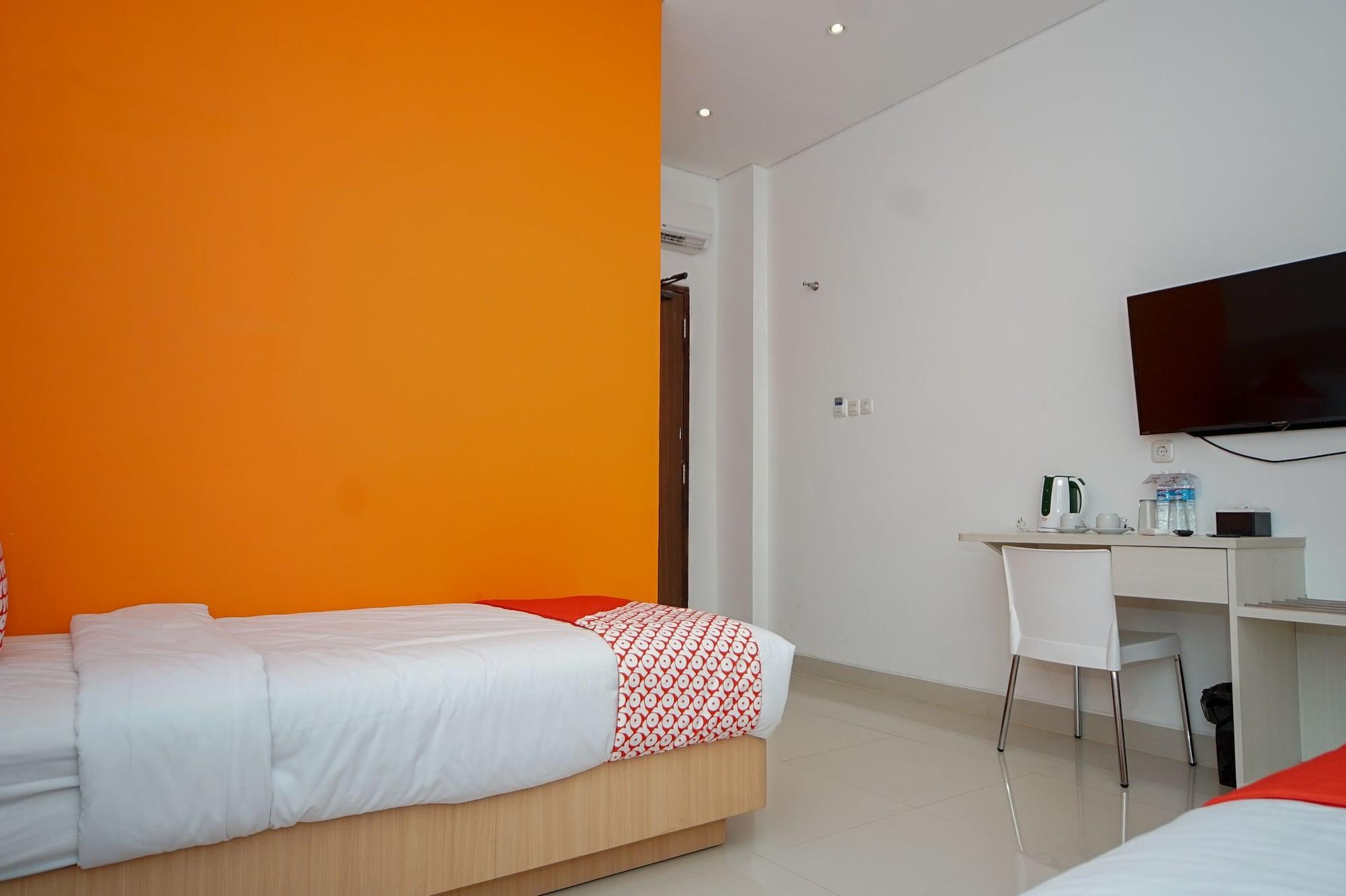 Oyo 344 Kr Hotel Palembang Exterior photo