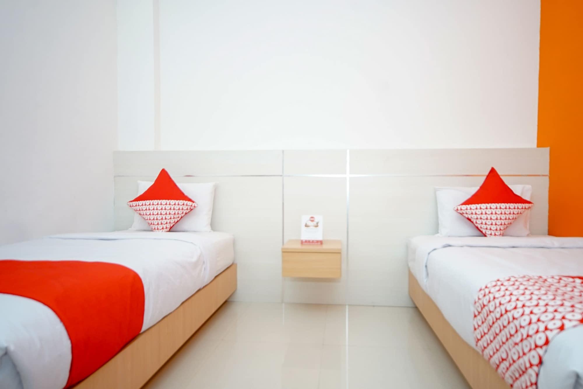 Oyo 344 Kr Hotel Palembang Exterior photo