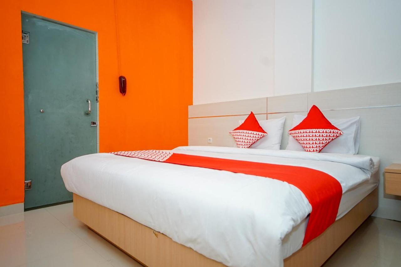 Oyo 344 Kr Hotel Palembang Exterior photo