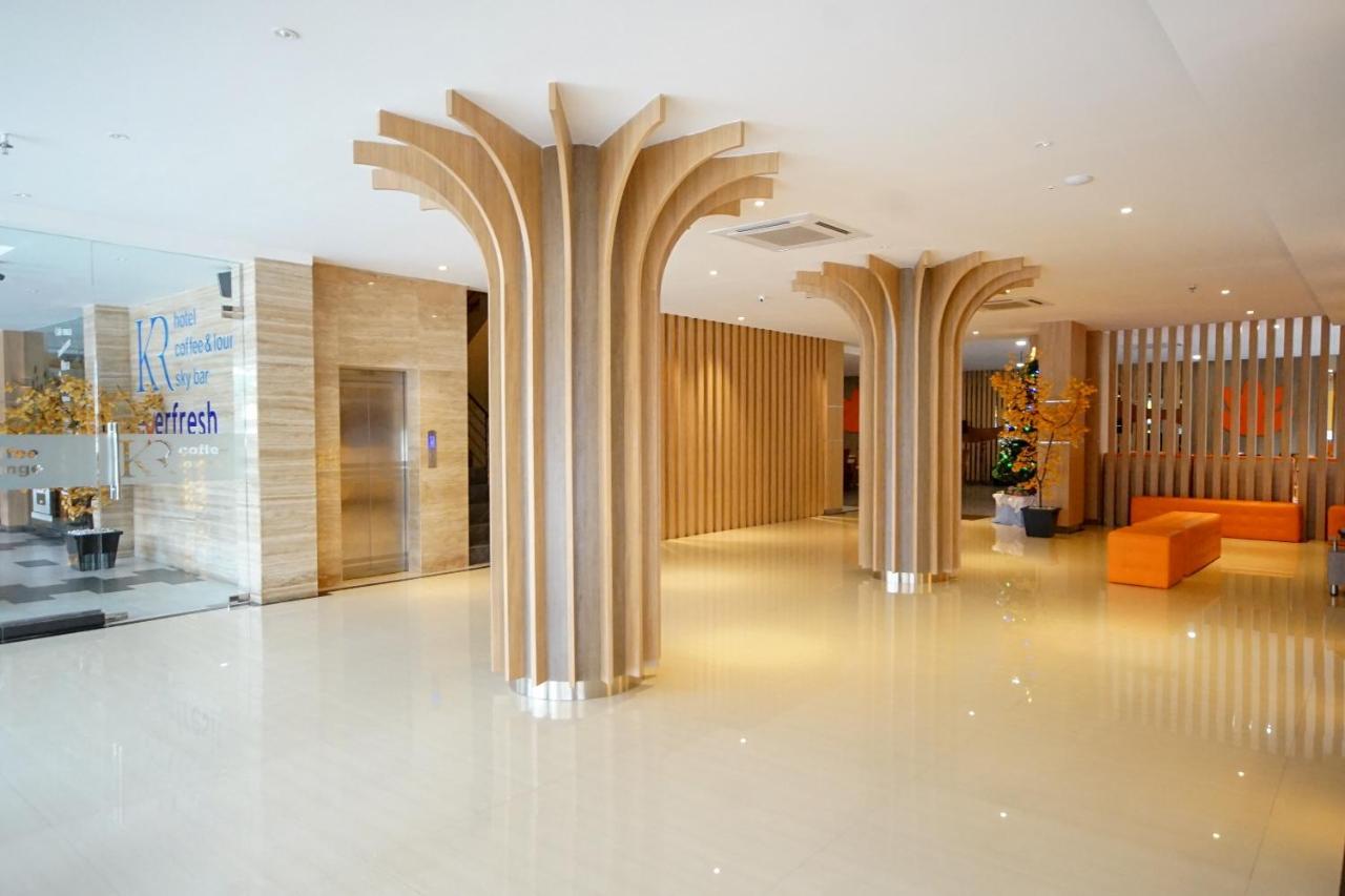 Oyo 344 Kr Hotel Palembang Exterior photo