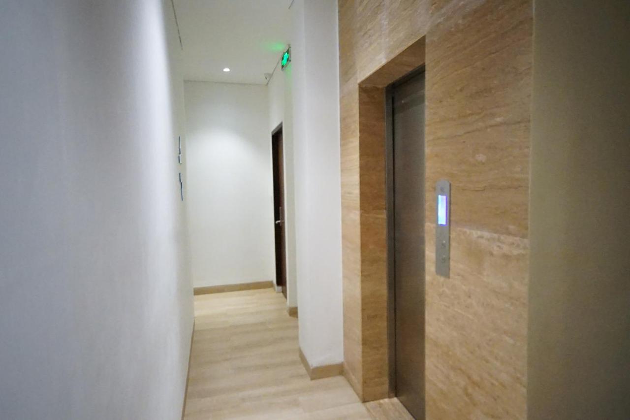 Oyo 344 Kr Hotel Palembang Exterior photo