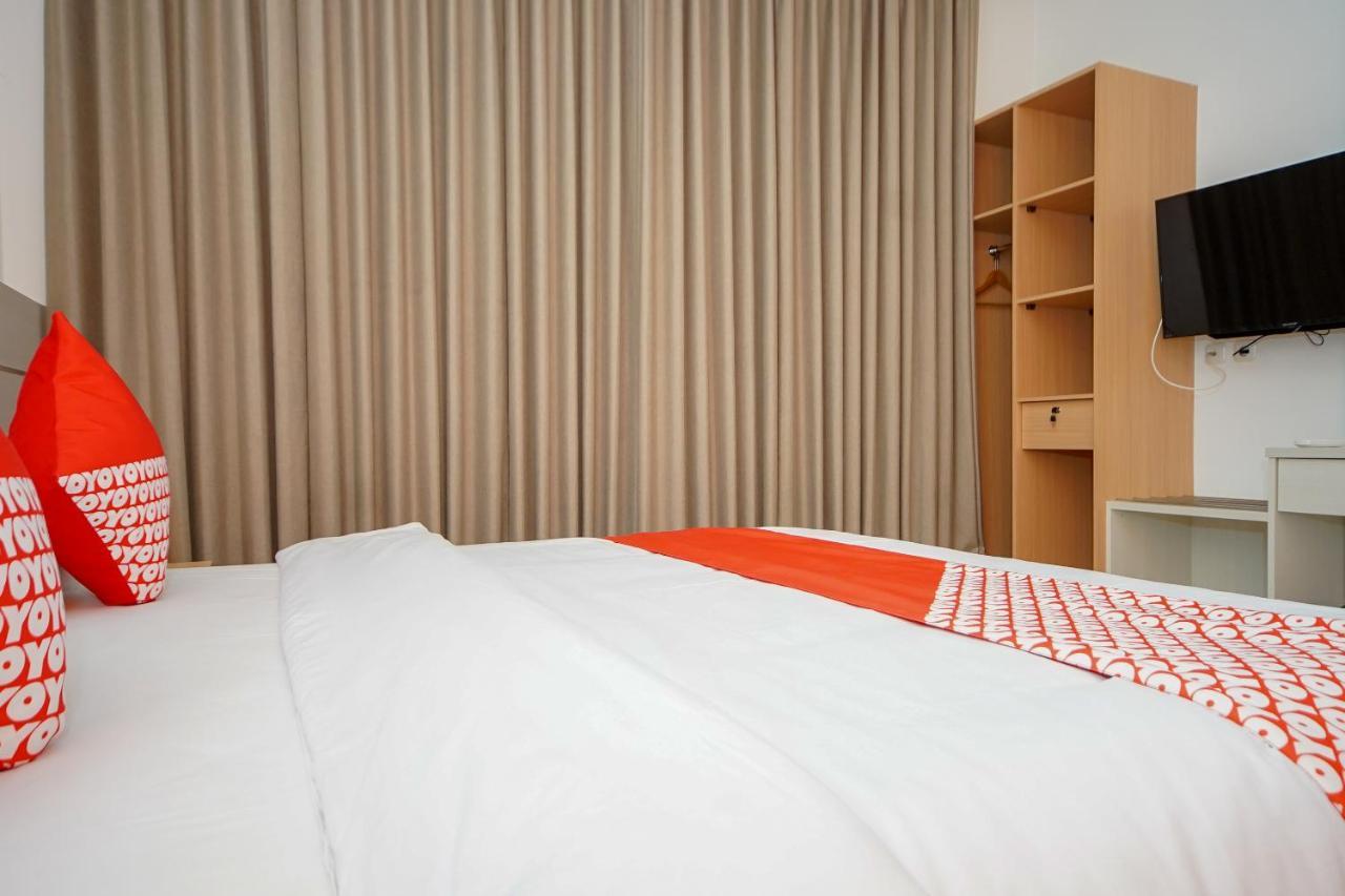 Oyo 344 Kr Hotel Palembang Exterior photo
