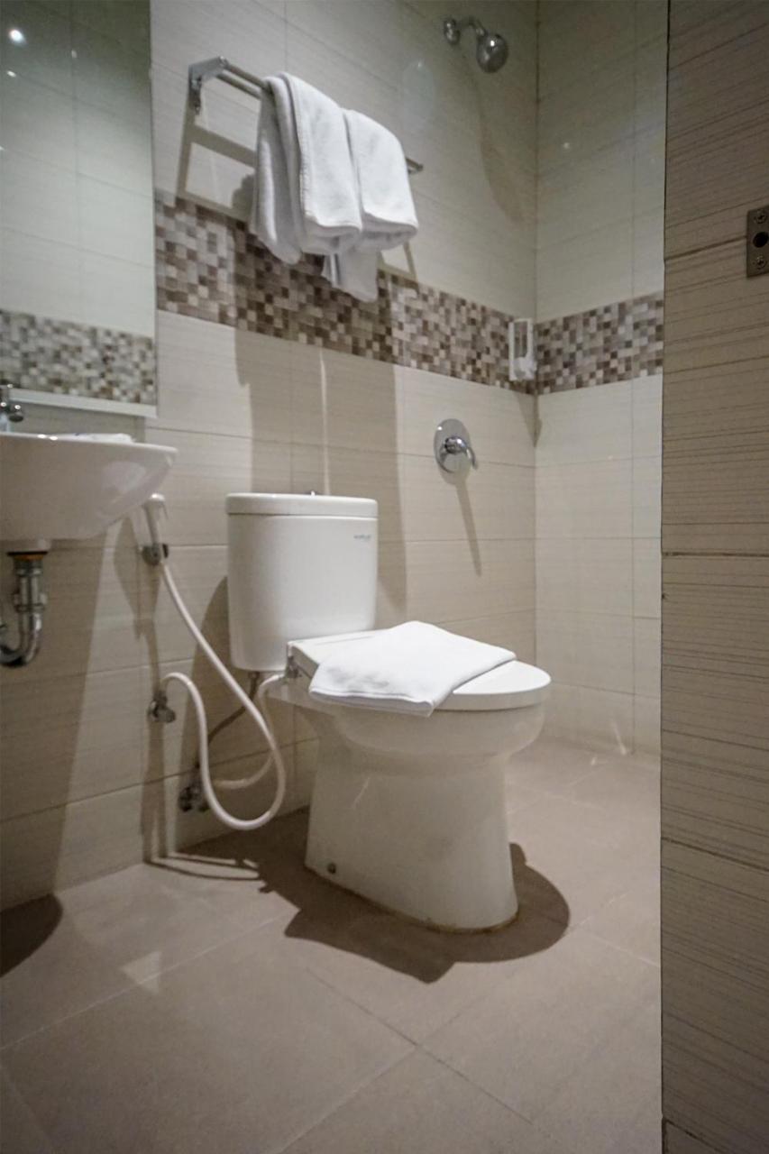 Oyo 344 Kr Hotel Palembang Exterior photo