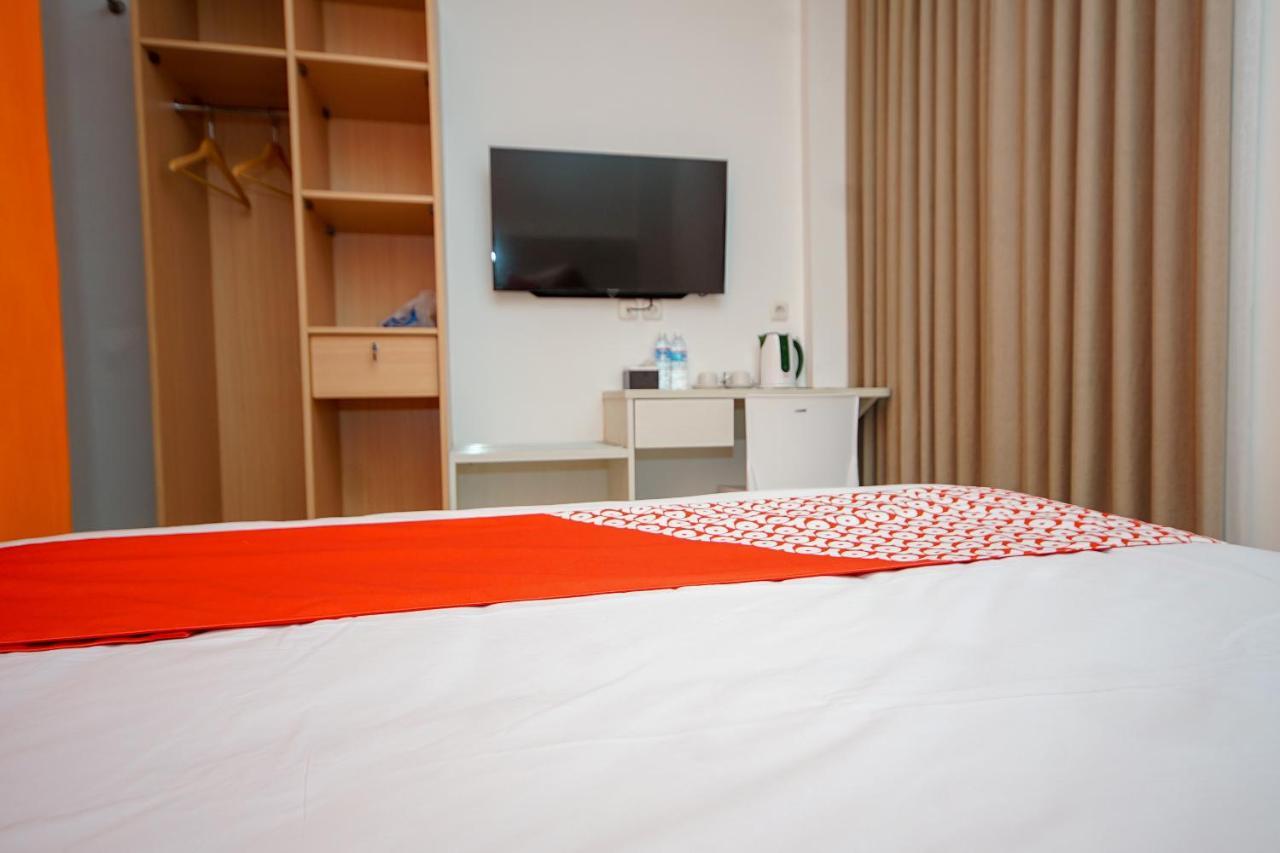 Oyo 344 Kr Hotel Palembang Exterior photo