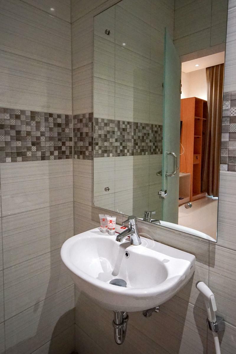 Oyo 344 Kr Hotel Palembang Exterior photo